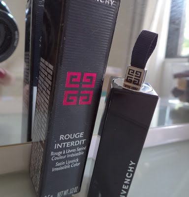 Batom Givenchy Rouge Interdit – resenha